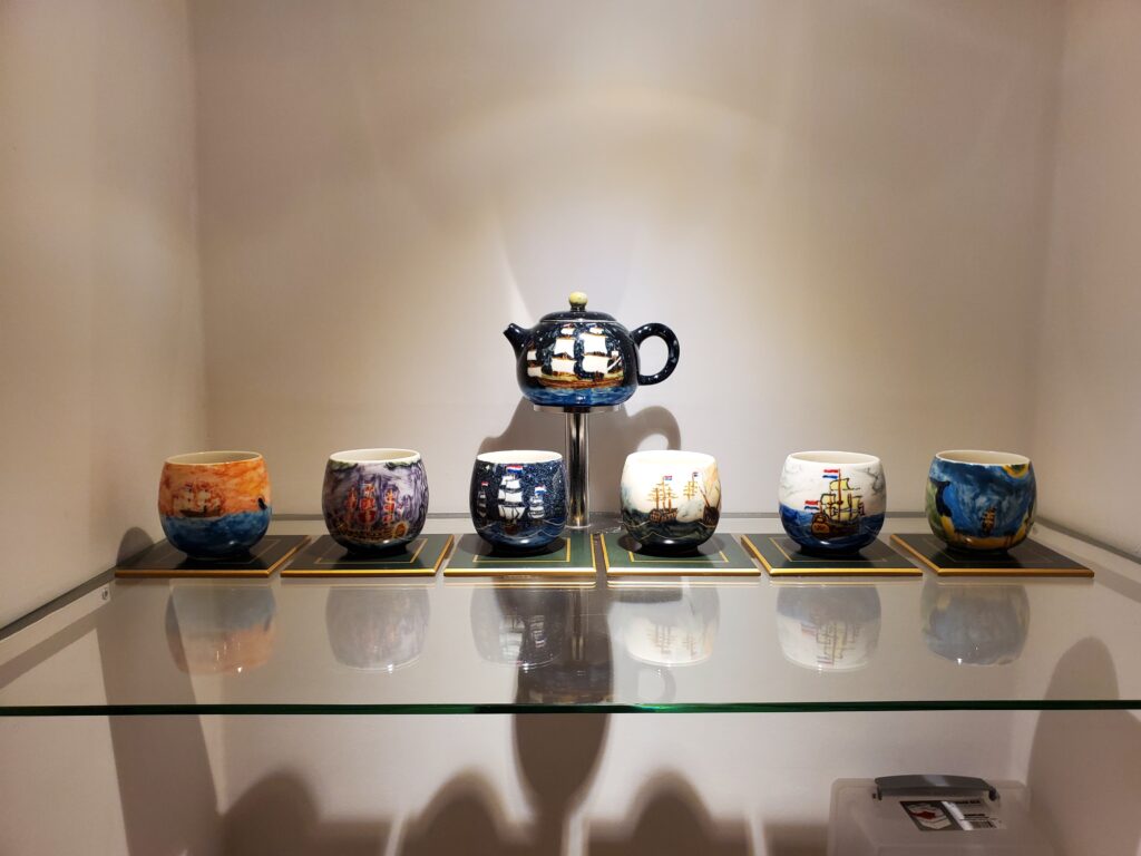 V.O.C Ship tea set